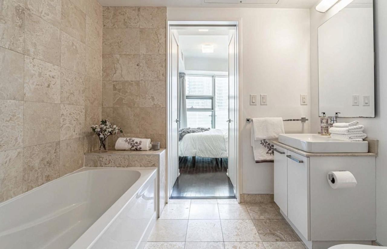 Central Condo In The Heart Of Toronto Kültér fotó